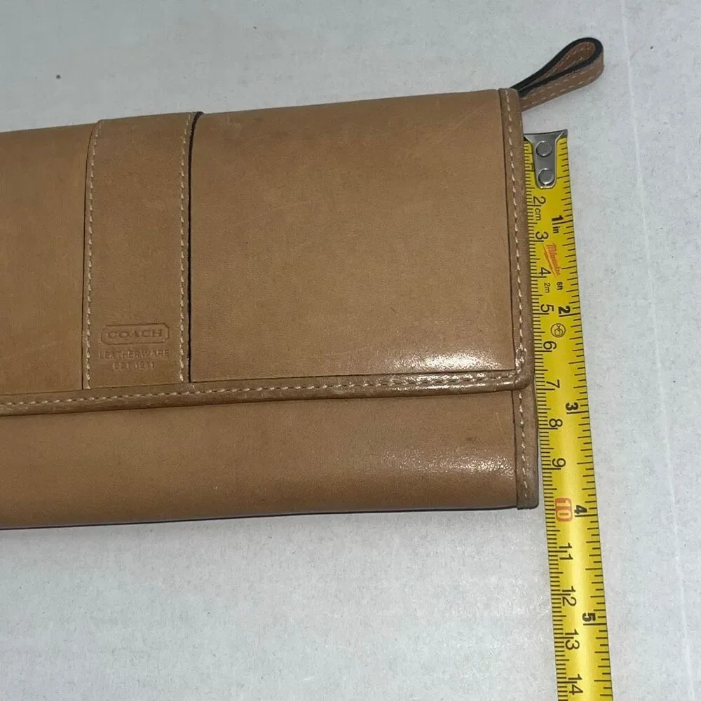 Coach Women's Light Tan Hampton Bill Card‎ Coin Tri-Fold Leather Wallet